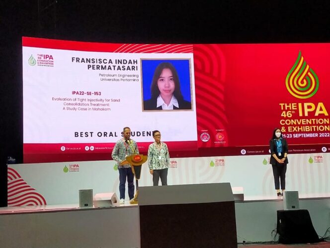 
 Mahasiswi UPER, Fransisca Indah Permatasari, saat mendapatkan penghargaan Best Oral Presentasion di The 46th IPA Convention and Exhibition, 2022. Foto Dok Uper for gumpalannews.com.