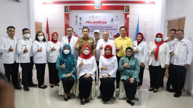 
 Hj Yetti Oktarina Prana dilantik menjadi Ketua Palang Merah Indonesia (PMI) Kota Lubuklinggau bertempat di Gedung PMI Kota Lubuklinggau, pada Selasa, (18/10/2022) . Foto/Dok Diskominsa Kota  Lubuklinggau for gumpalannews.com