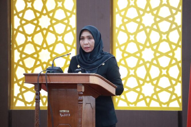 
 Pj Bupati Nagan Raya Fitriany Farhas AP SSos.,MSi, sampaikan lima rancangan qanun (raqan) kepada Dewan Perwakilan Rakyat Kabupaten (DPRK), di gedung DPRK setempat. Kamis 27/10/2022. Foto Rahmat/gumpalannews.com