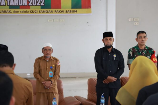 
 Pj Bupati Nagan Raya, Fitriany Farhas AP. S.Sos.,M.Si yang di wakili Asisten Tata Pemerintahan dan Kesra, Zulfika SH buka acara Pelatihan Pemberdayaan Kelembagaan Adat dan Pelatihan Peradilan Adat yang diselenggarakan oleh Majelis Adat Aceh (MAA) Kabupaten Nagan Raya tahun 2022. Kegiatan tersebut berlangsung di Gedung Serbaguna, Kecamatan Seunagan Timur kabupaten setempat, Selasa (15/11/2022). Foto/Dyasri Gumpalannews.com