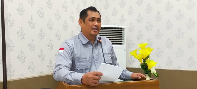 
 Kabid Penanganan Konflik dan Wasnas Kesbangpol Aceh, Dedy Andrian saat menyampaikan laporan pada Kegiatan Seminar Hasil Kajian Pendidikan Perdamaian Tahun 2022 di Aula Kesbangpol Aceh, Sabtu, 19 November 2022. Im Dalisah/Gumpalan.