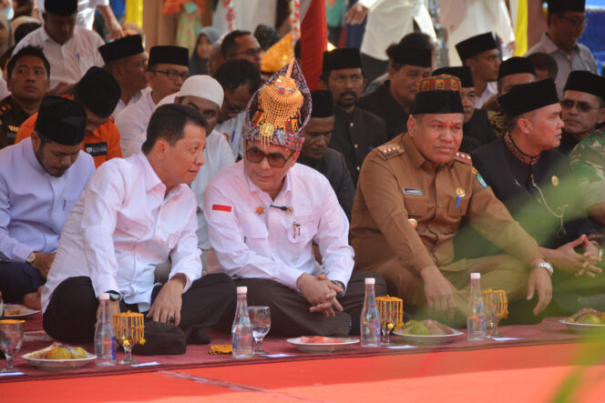 
 Wakil Menteri Pertanian Republik Indonesia (Wamentan RI), Harvick Husnul Qolbi melakukan kunjungan kerja ke Kabupaten Aceh Barat Daya (Abdya), Provinsi Aceh, Senin (21/11/2022). Kunjungan itu turut di dampingi oleh Penjabat (Pj) Gubernur Aceh, Ahmad Marzuki. Foto/Rahmat Gumpalannews.com