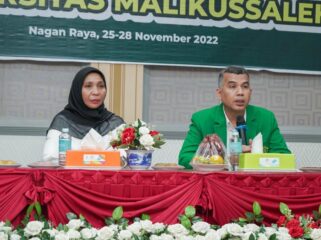 Bupati Nagan Raya Fitriany Farhas buka acara Rapat Kerja Universitas Malikussaleh (UNIMAL) di Aula Hotel Grand Nagan, Gampong Simpan Peut, Kecamatan Kuala Kabupaten setempat, Jum'at (25/11/2022) malam. Foto: Dyasri/Gumpalannews.com