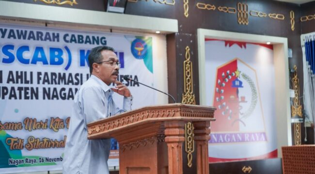 Staf Ahli Bupati, Nasrudin SH, saat membuka kMusyawarah Cabang (Muscab) ke-2 Persatuan Ahli Farmasi Indonesia (PAFI) Kabupaten Nagan Raya, di Pendopo Bupati Kabupaten setempat, Sabtu (26/11/2022). Foto: Dyasri/Gumpalannews.com