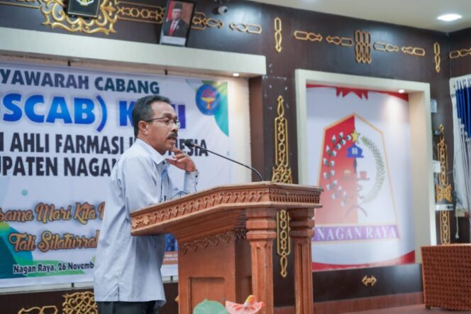 
 Staf Ahli Bupati, Nasrudin SH, saat membuka kMusyawarah Cabang (Muscab) ke-2 Persatuan Ahli Farmasi Indonesia (PAFI) Kabupaten Nagan Raya, di Pendopo Bupati Kabupaten setempat, Sabtu (26/11/2022). Foto: Dyasri/Gumpalannews.com